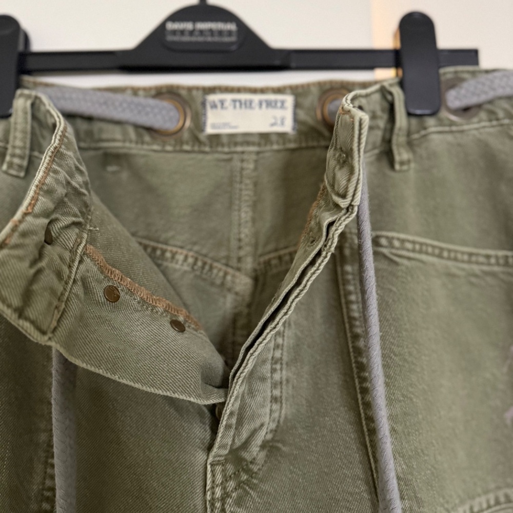 SOLD OUT!!! FREE PEOPLE We The Free Moxie Barrel leg jeans in ARMY - size 28R - Picture 8 of 14